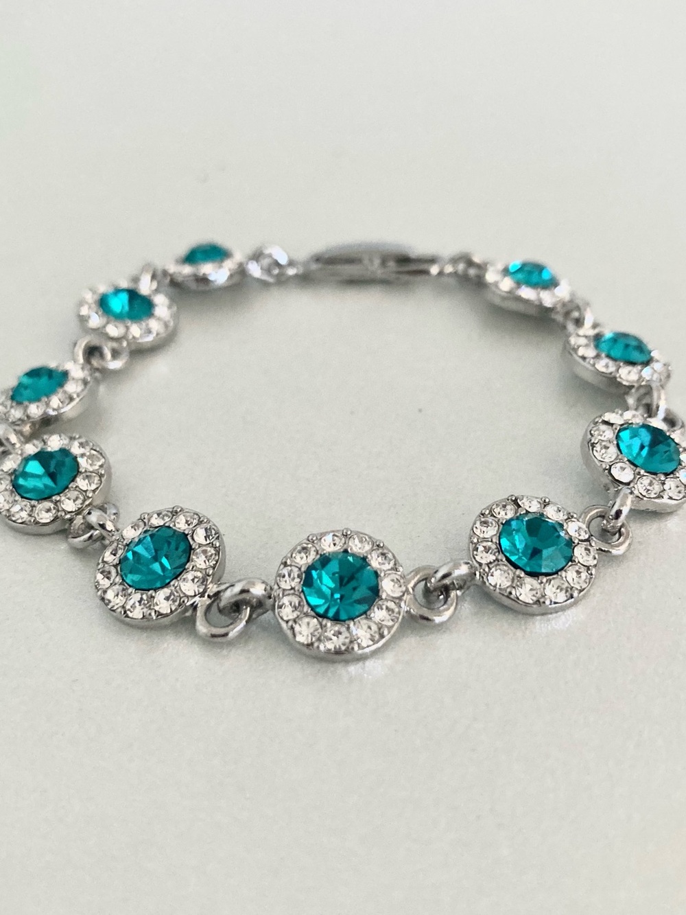 Emerald Blue tone rhinestone Halo preloved Bracelet Women fashion Jewelry